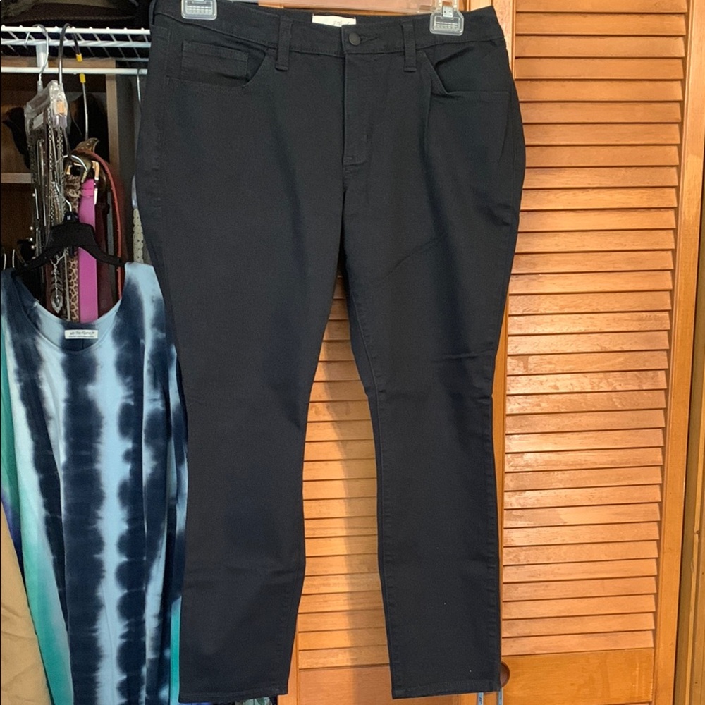 Black curvy skinny jean